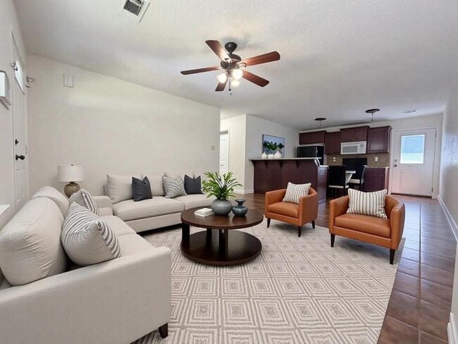 Building Photo - Affordable, Adorable & Move-In Ready!