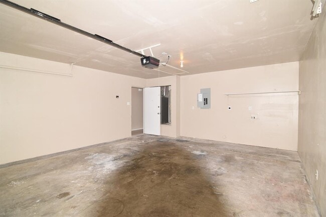 Building Photo - 1403 Saddle Dr