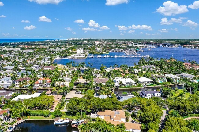 Building Photo - 795 18th Ave S