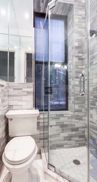 Building Photo - AVE. B