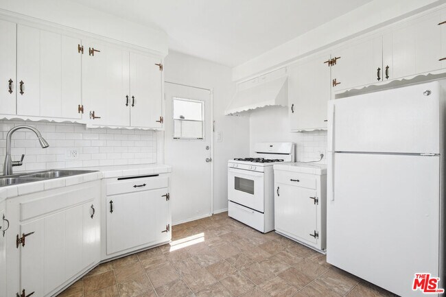 Building Photo - 5307 Vantage Ave