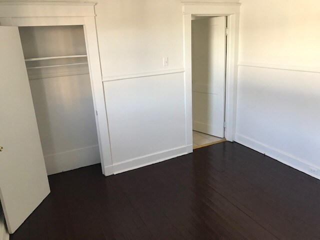 Building Photo - 601 S Hennessey St