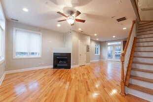 Building Photo - 7008 W Medill Ave