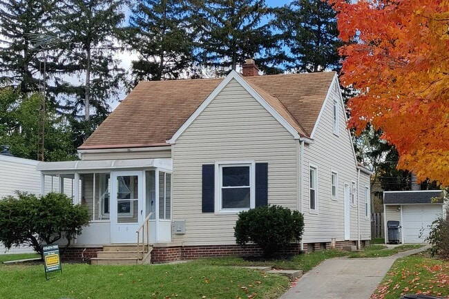 Building Photo - 1720 Evansdale Ave