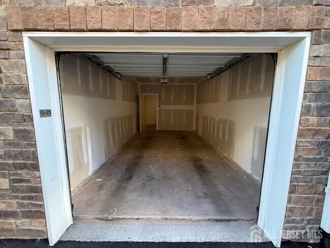 Building Photo - 243 Lohan Dr