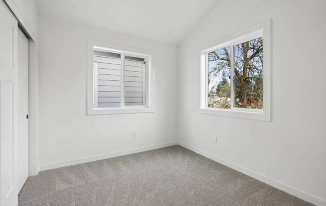 Building Photo - 9552 SW 91st Ave