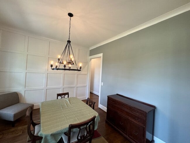 Building Photo - Lightly Furnished 4BR, 4BA Chapel Hill Hom...