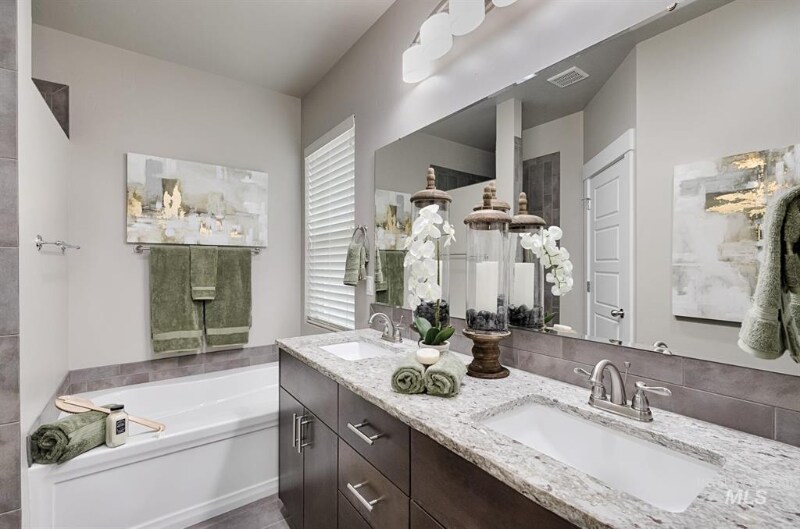 Building Photo - 1115 W Olds River Dr