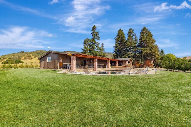 Building Photo - 9270 Linda Vista Ln