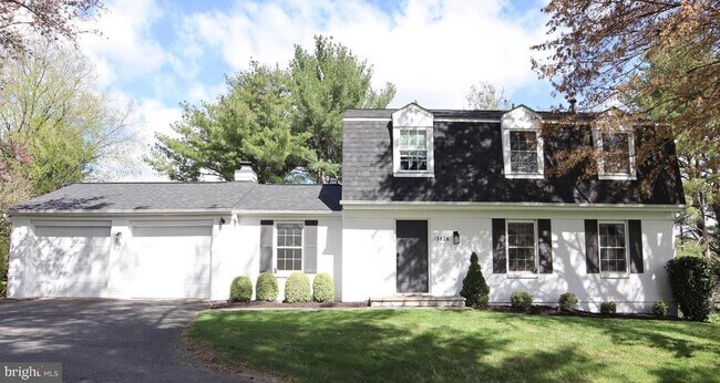 Building Photo - 15826 Anamosa Dr