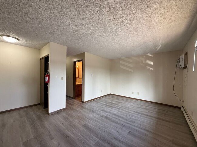 Building Photo - $995 | 2 Bedroom, 1 Bathroom Apartment | No Pets | Available for Immediate Move In!