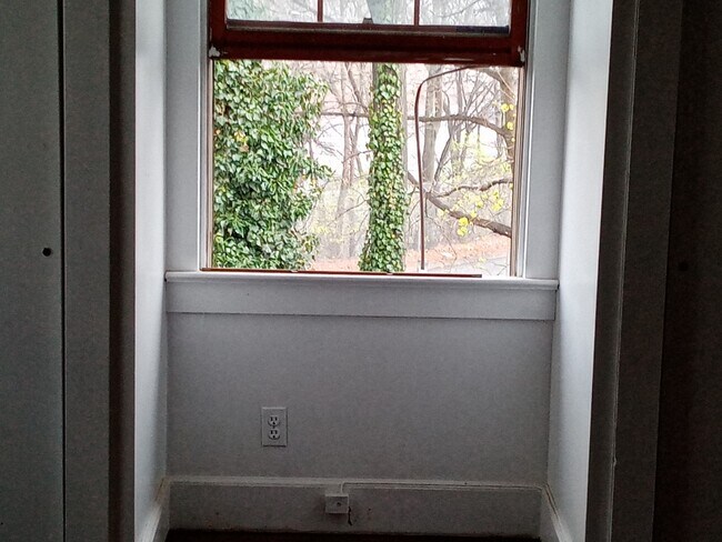 Building Photo - 288 Montgomery St