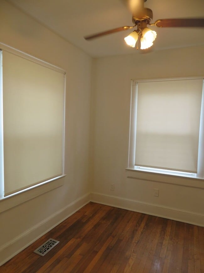 Building Photo - 815 Floral Ave