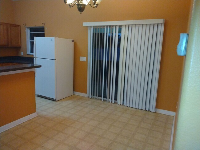 Building Photo - 14059 Sullivan St