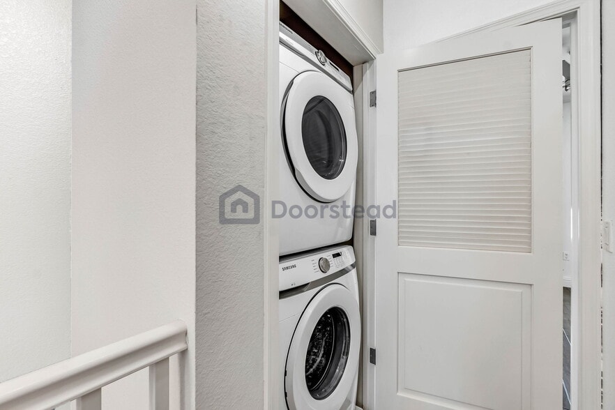 Building Photo - 1561 Brunswig Ln