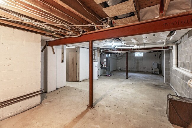 Building Photo - 35 Foxtail Ct