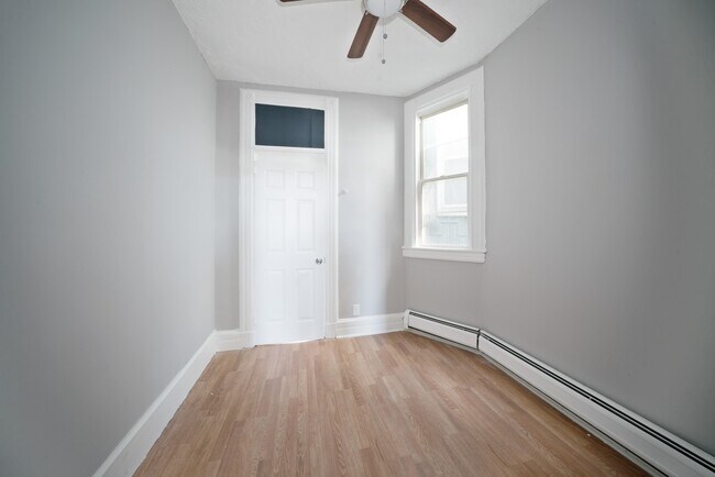 Building Photo - 139 Hopkins Ave