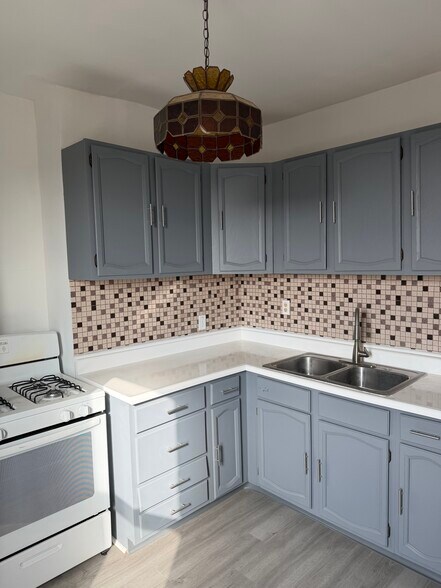 Building Photo - 43 Stewart Ave