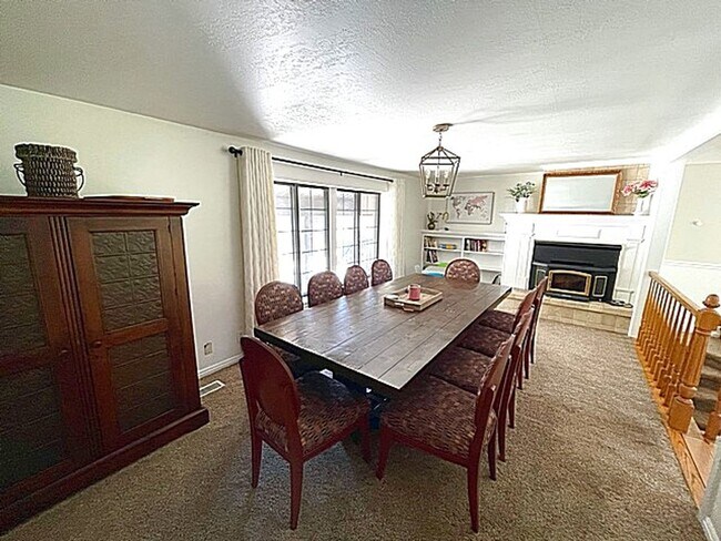 Building Photo - Mountain Retreat Home in Summit Park