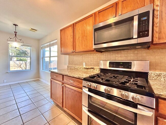 Building Photo - Beautiful 4-Bed Home with Open Floorplan, ...