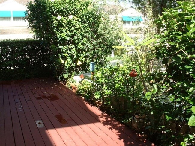 Building Photo - 3 Bedroom Condo For Lease in a gated commu...
