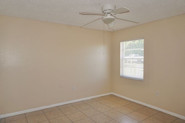 Building Photo - 2571-2575 Elm Ave