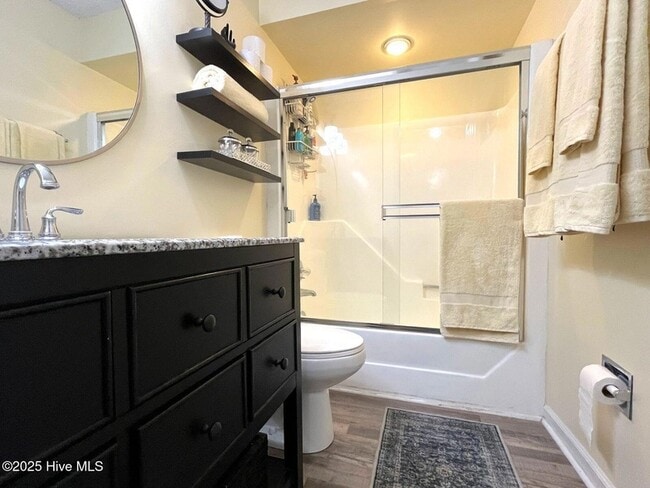 Building Photo - 940 Linden Rd