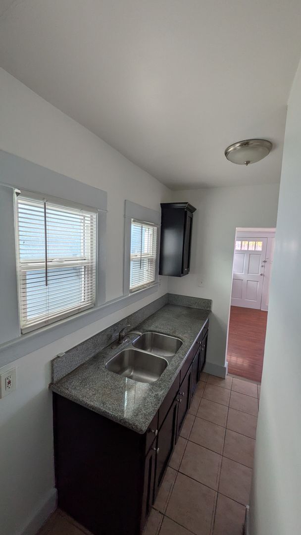 Building Photo - Spacious 1 Bedroom in Long Beach !!!