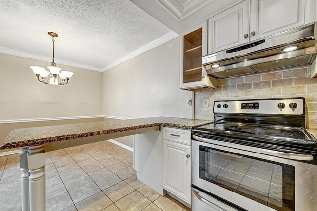 Building Photo - 2833 Orange Tree Cir N