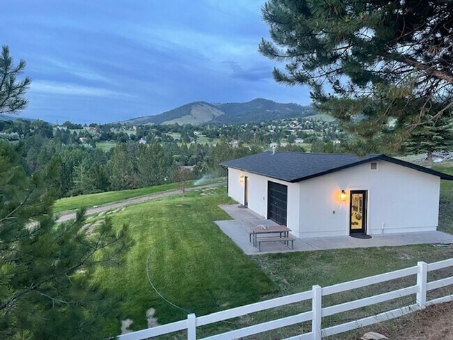 Building Photo - Very Large Ranch Style on South Hills
