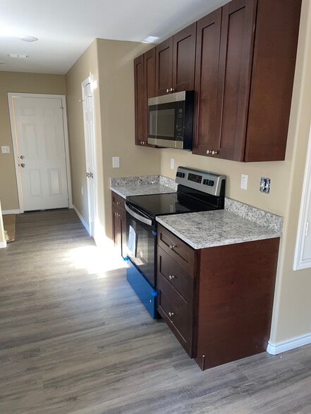 KITCHEN WITH BUILT IN MICROWAVE - 612 Timberline Dr