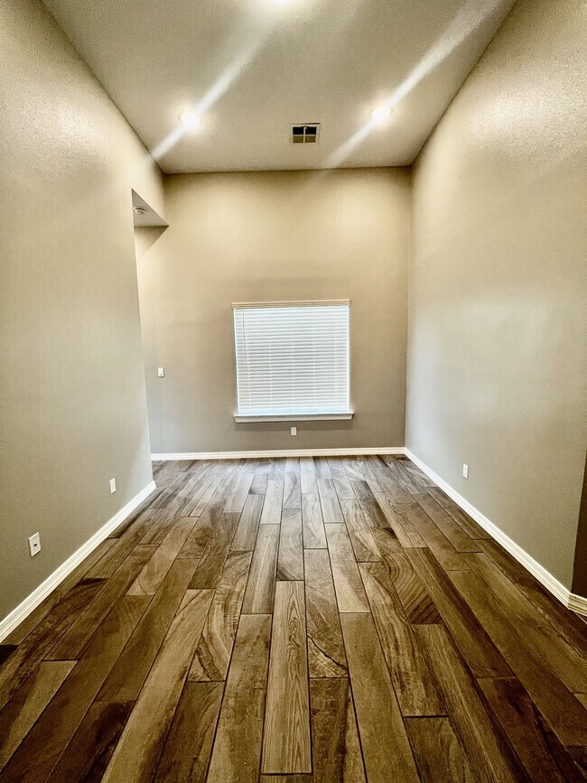 Building Photo - 11365 Hidalgo Dr