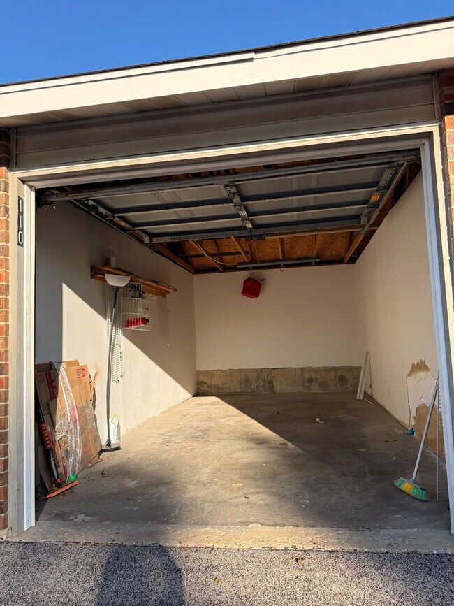 Building Photo - 4316 W Shamrock Ln