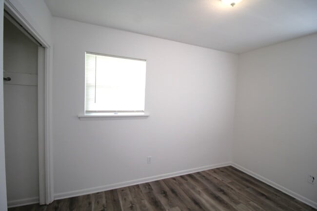 Building Photo - Central Pensacola 3-Bedroom Home Near Mall...