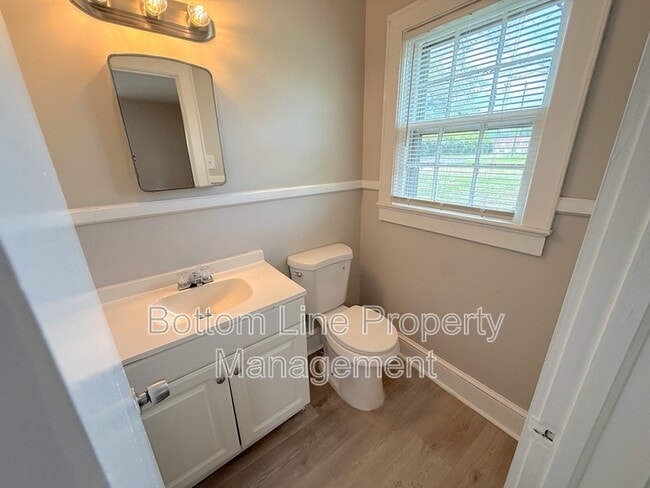 Building Photo - 4424 Hovis Rd