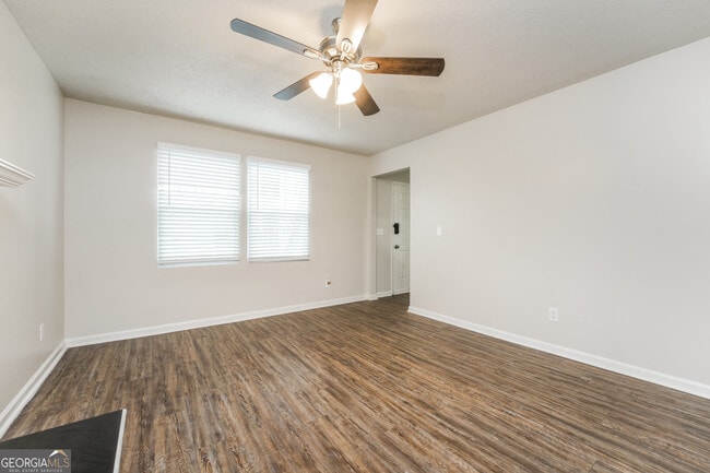 Building Photo - 5439 Farmview Close