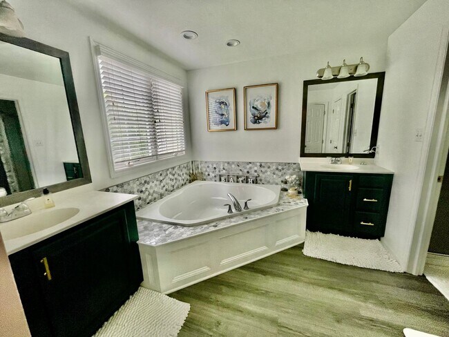 Building Photo - Modern Elegance: Newly Remodeled Home with 2-Car Garage in Wexford, PA