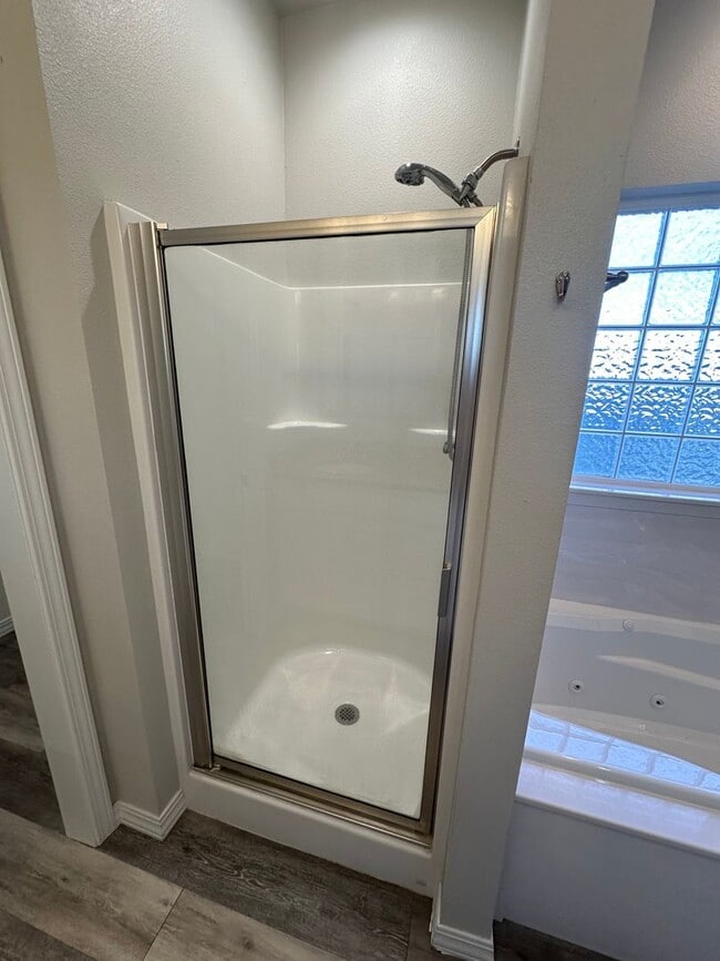 Building Photo - Stunning 3 Bed Home! Managed by Owner!