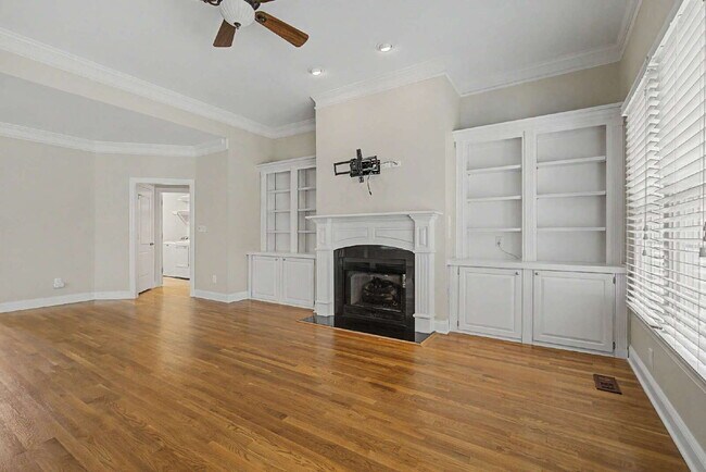 Building Photo - Spacious and Move-in Ready 4-Bedroom in Cary!