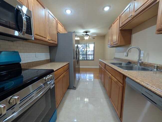 Building Photo - Spacious 2BR Retreat Near Beaches & Dining