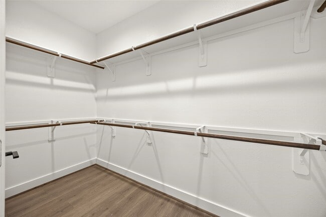 Building Photo - 2710 Bronze Vis Dr