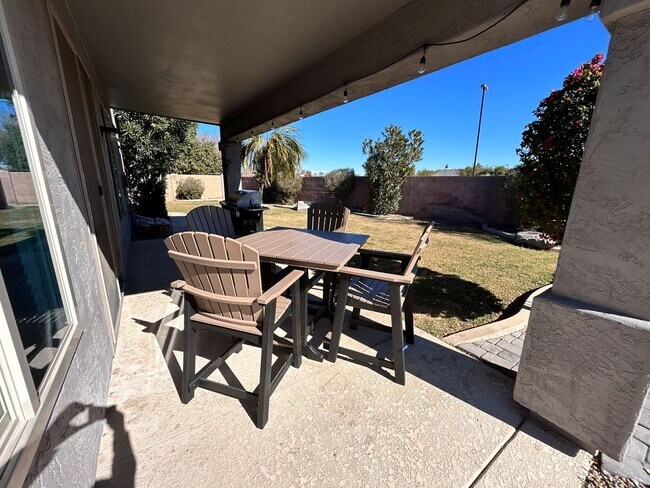 Building Photo - Beautiful fully furnished 4-bedroom, 2.5-bath home located near downtown Gilbert!