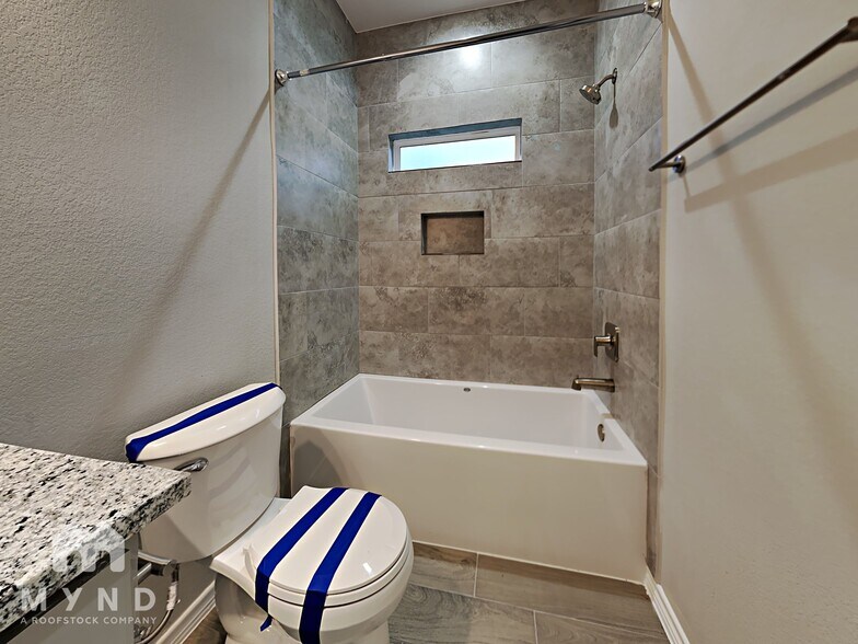Building Photo - 15840 Forest Dr