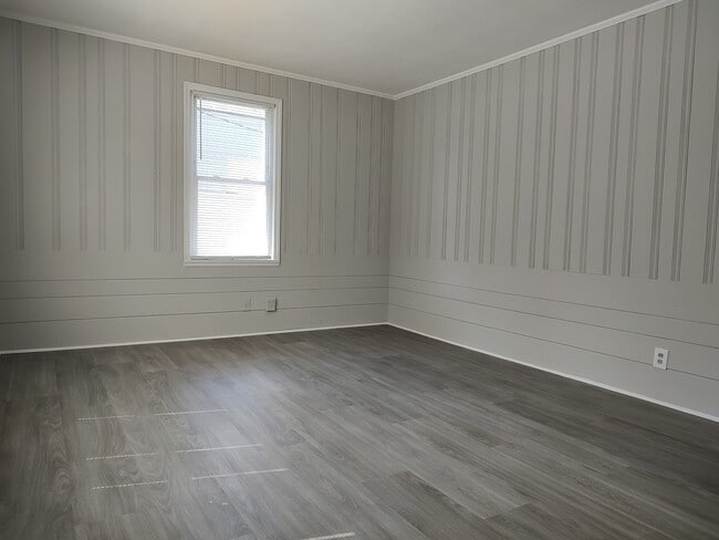 Building Photo - 138 S Gordon Dr