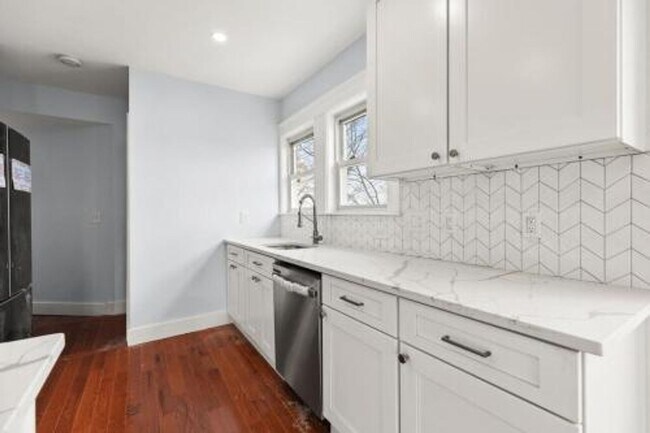 Building Photo - 1008 Winthrop Ave