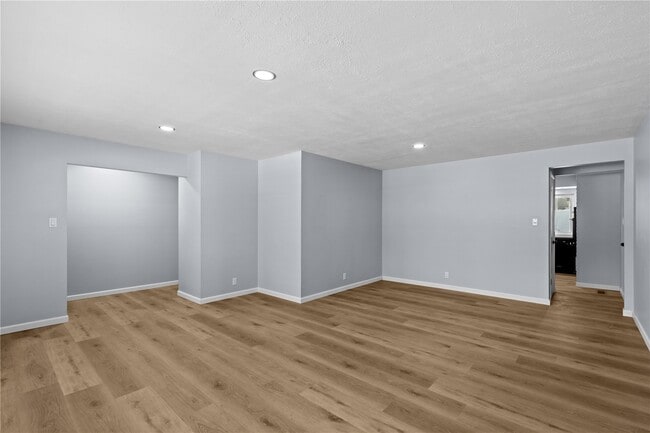 Building Photo - 24 Forest Crest Dr