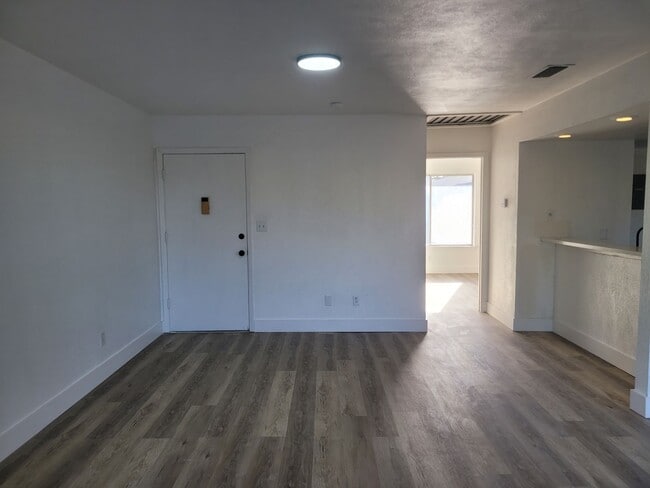 Building Photo - FOR RENT!! CUTE AND COZY 1 BEDROOM 1 BATHROOM WATER VIEW CONDO (MOVE IN SPECIAL)..