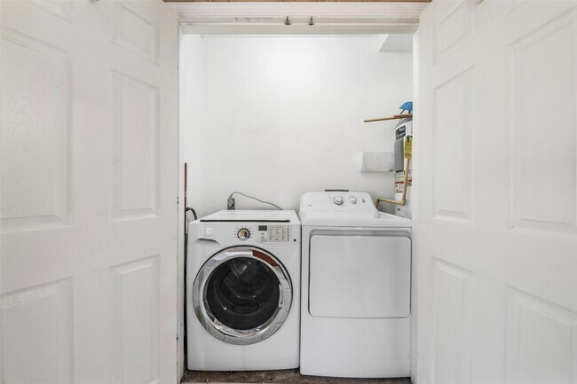 Building Photo - 33349 I-10