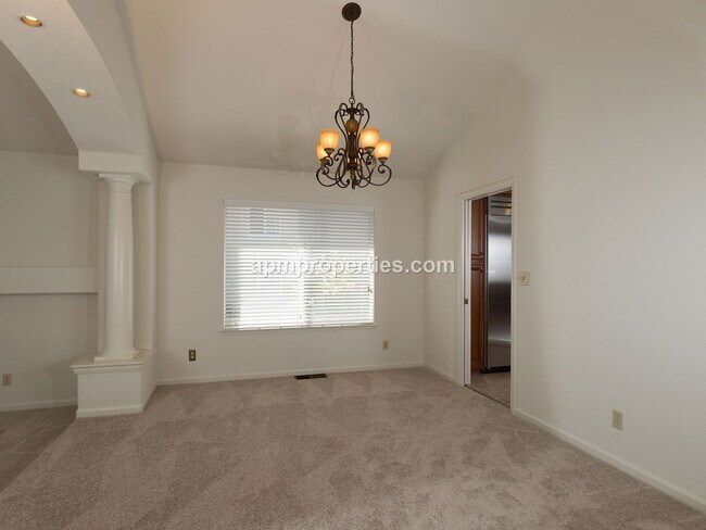 Building Photo - Elegant 4 Bedroom, 3 bath, 3-Car Garage in...