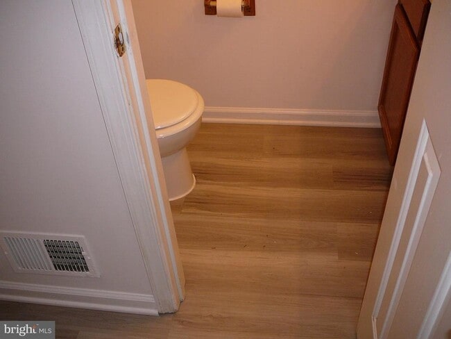 Building Photo - 302 Harrogate Rd